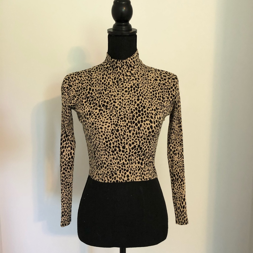 Brandy Melville Long sleeve cheetah print top